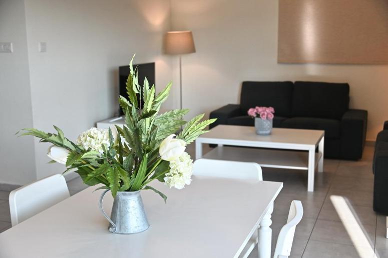 Edessis Beach House Limasol Buitenkant foto