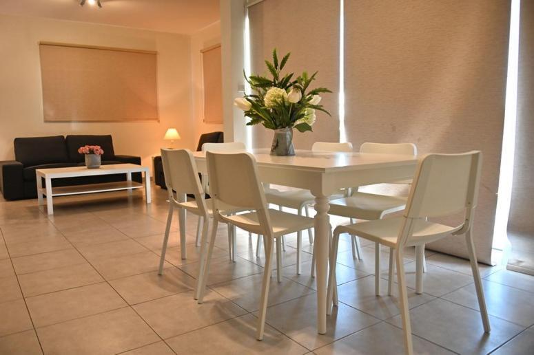 Edessis Beach House Limasol Buitenkant foto